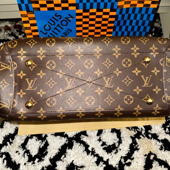 Monogram Montaigne GM - Picture 8 of 14